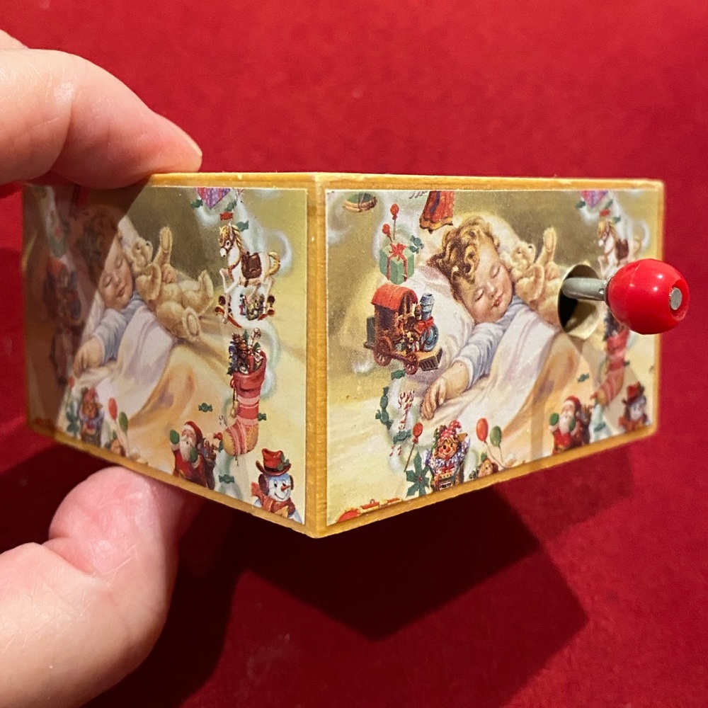 NIB/vintage House of Lloyd “Christmas Around the World” petite music box - Picture 2 of 9